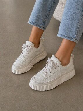 Dolce Vita Cream Platform
Sneakers Size 9 Woven Chunky
Ivory Lace Up Shoes.